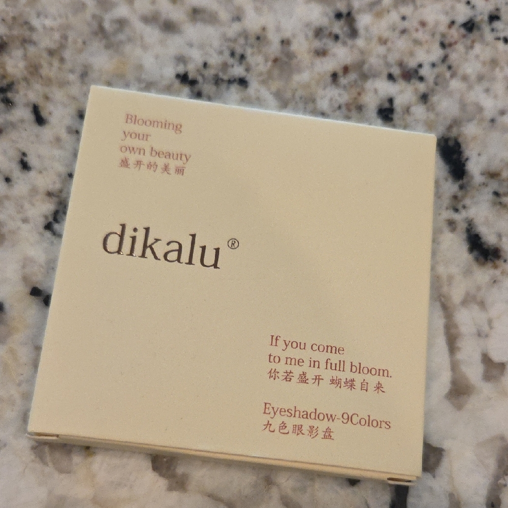 Dikalu Eyeshadow Palette